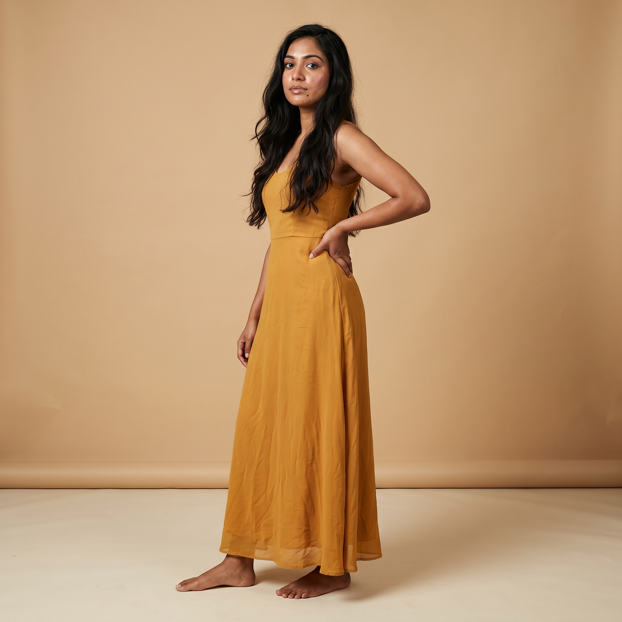 Lange jurk met lange mouwen van het merk Golden Circle – jurk met een wikkeldecolleté aan de voorkant