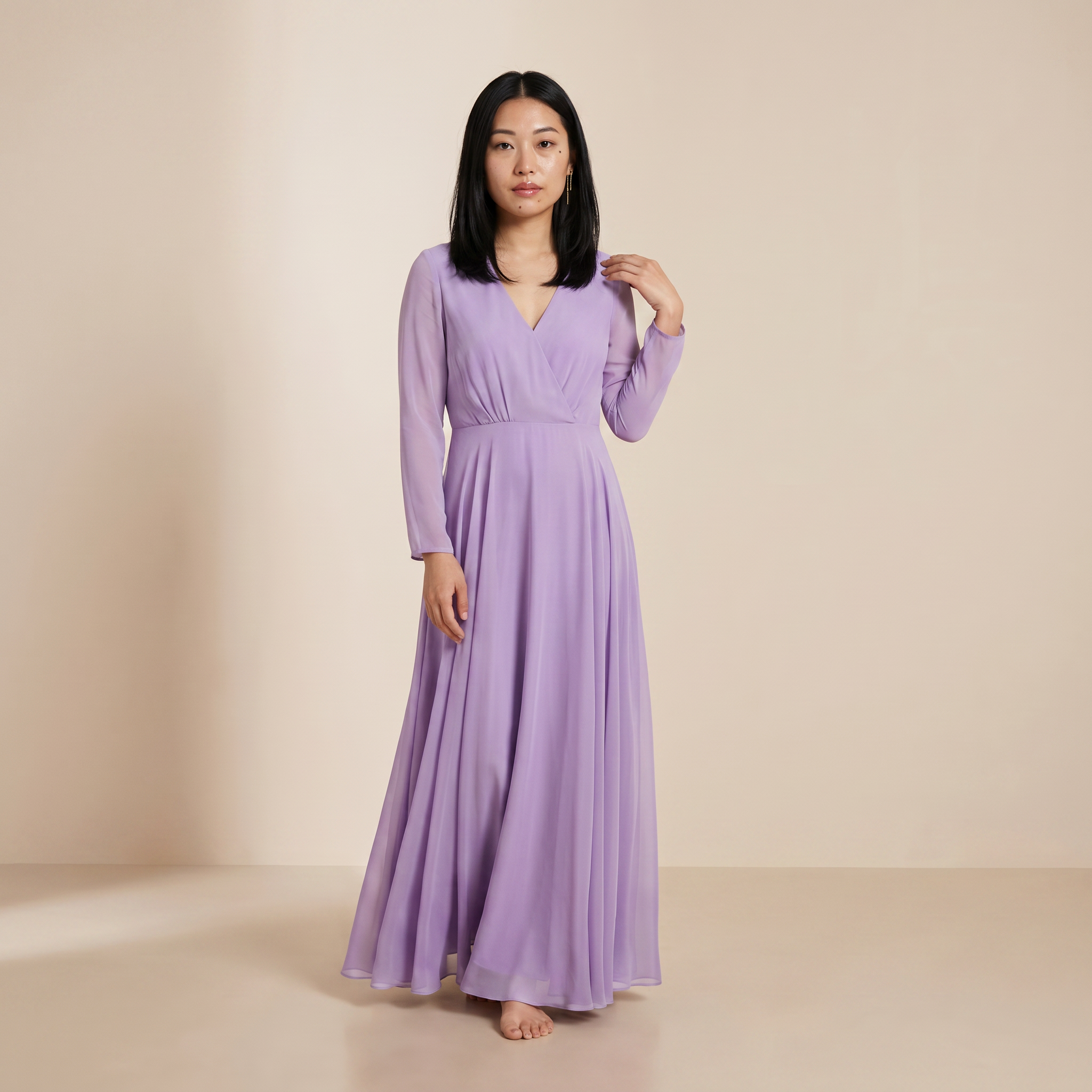 Lange maxi-jurk in de kleur lavendelnevel met lange mouwen – elegante avondjurk met een sluiting aan de voorkant