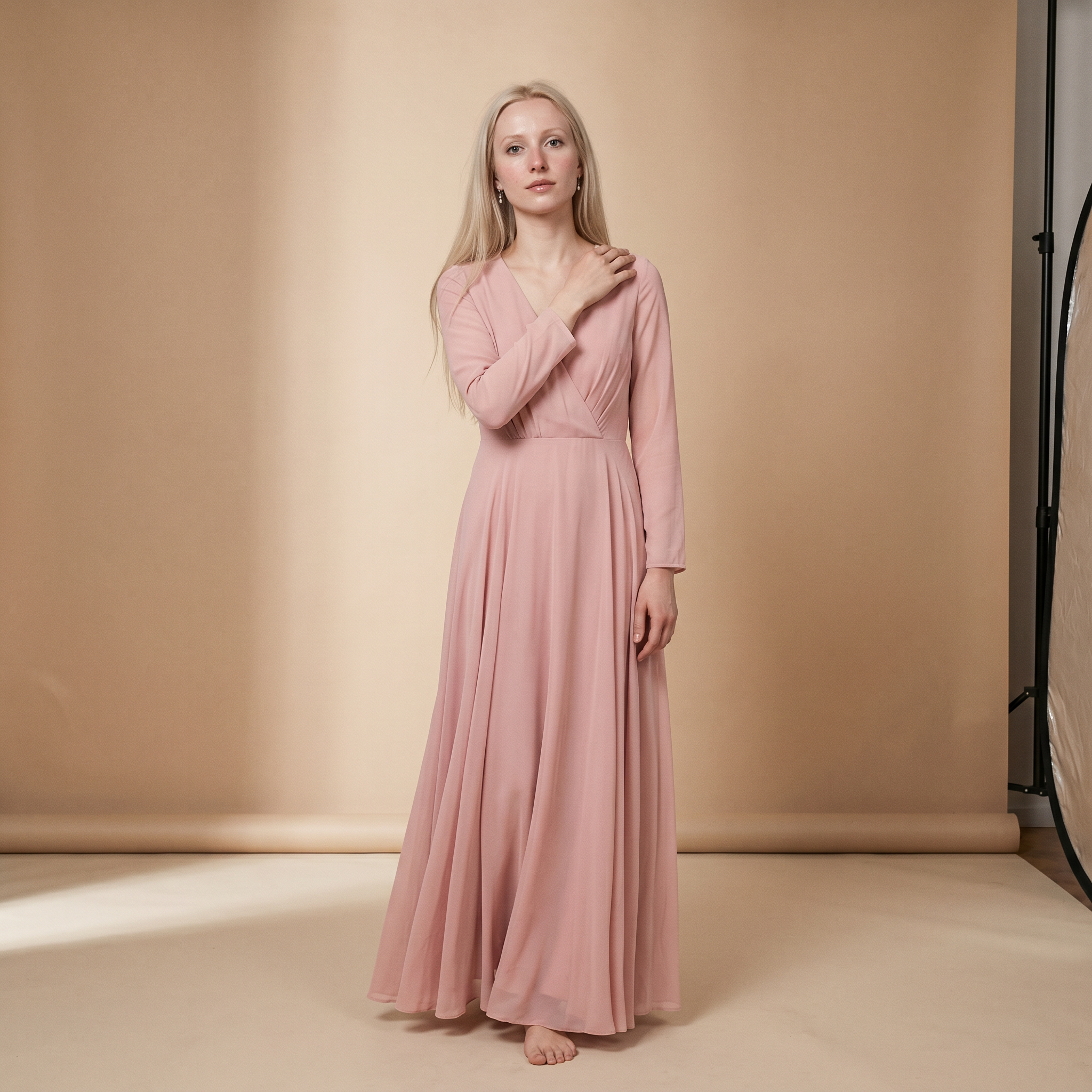 Roze maxi jurk met lange mouwen van chiffon – slip dress met strik