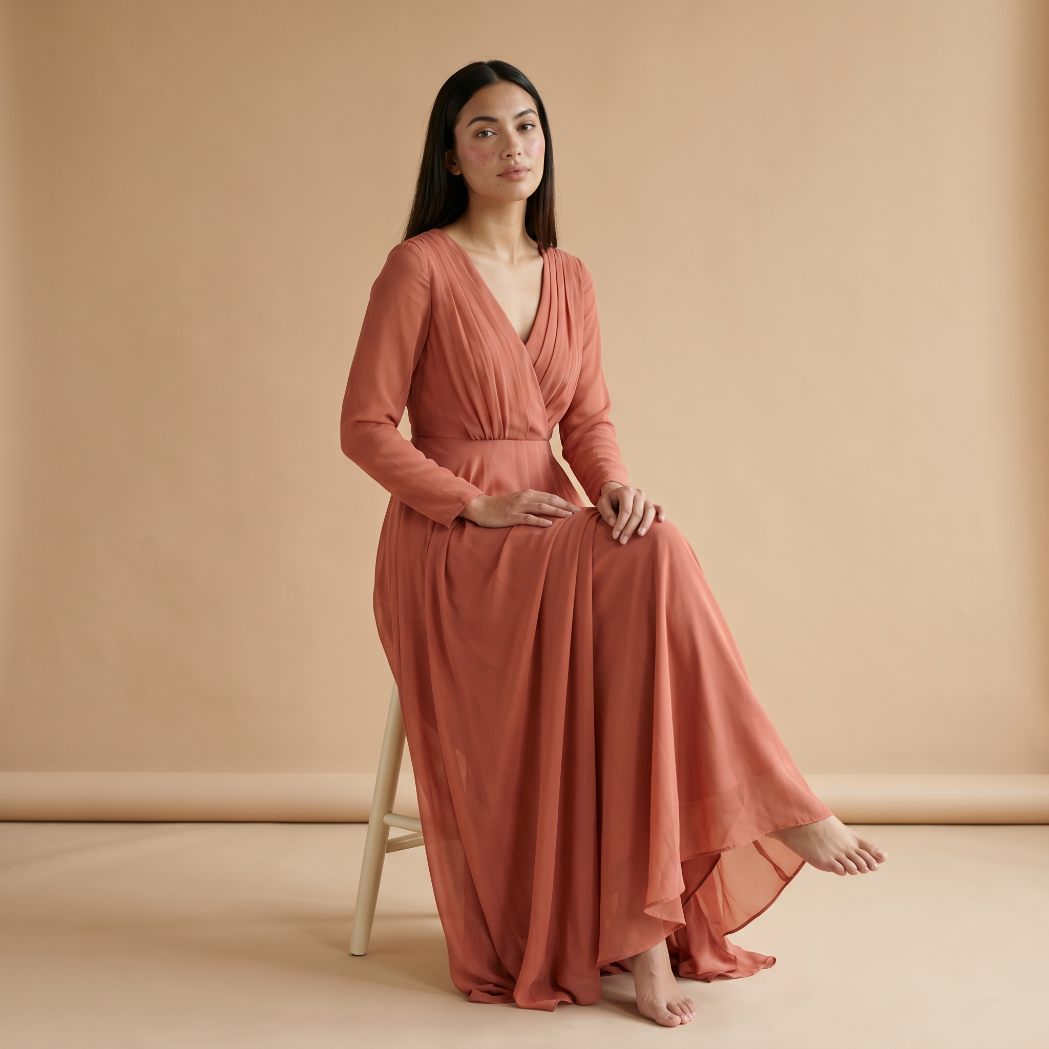 Herfst maxi jurk met lange mouwen in terracotta – slip dress in warme, aardse tinten